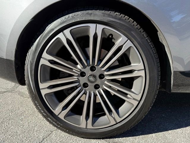 Certified 2024 Land Rover Range Rover SE image 11