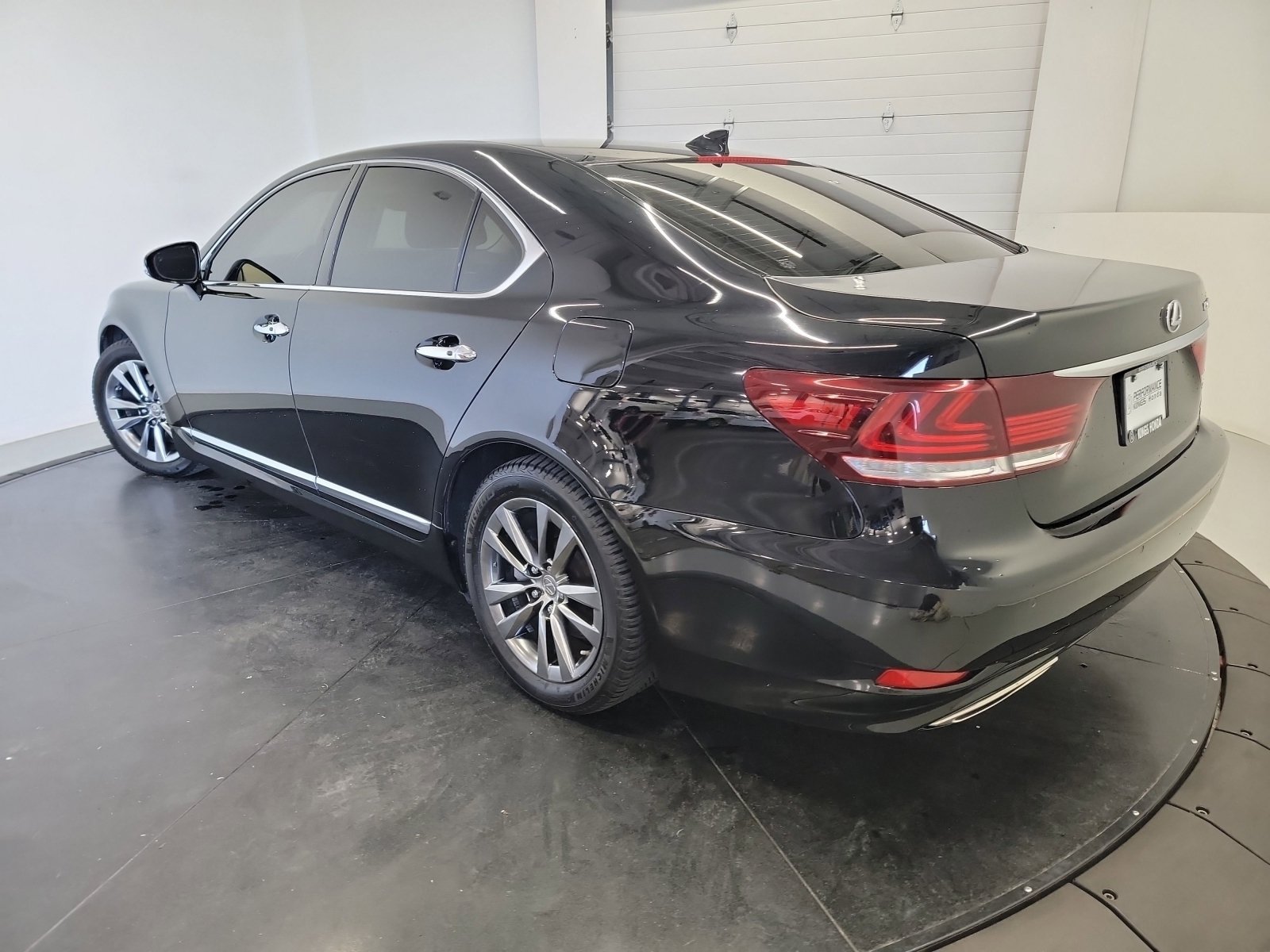 Used 2016 Lexus LS 460 AWD w/ Comfort Package image 6