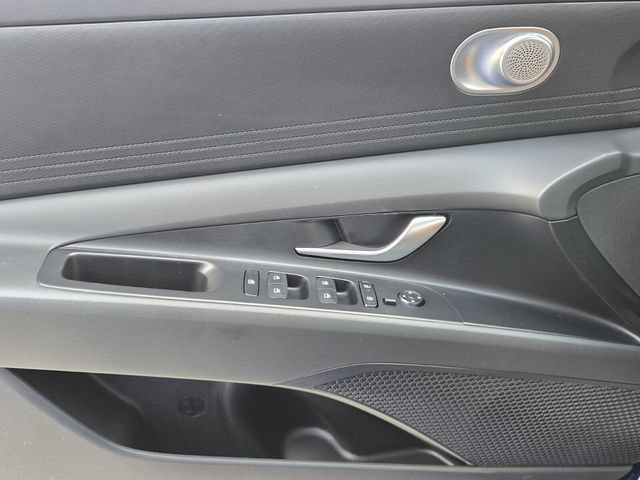 Used 2026 Hyundai Elantra SE FWD image 29