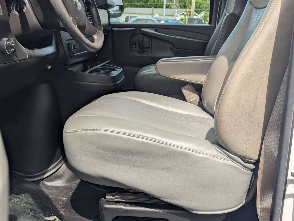 Used 2014 Chevrolet Express 2500 RWD image 11
