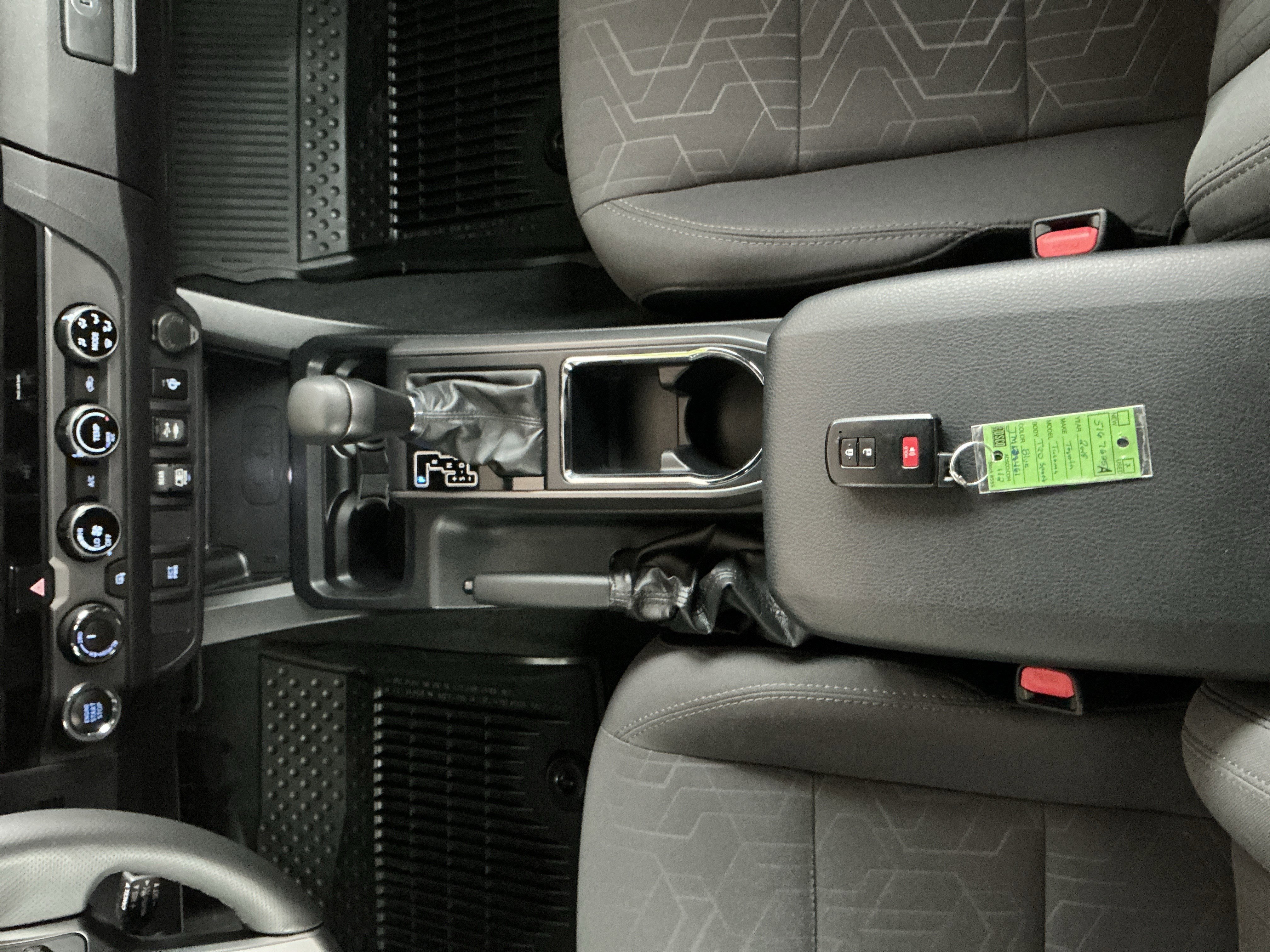 Used 2018 Toyota Tacoma TRD Off-Road image 11