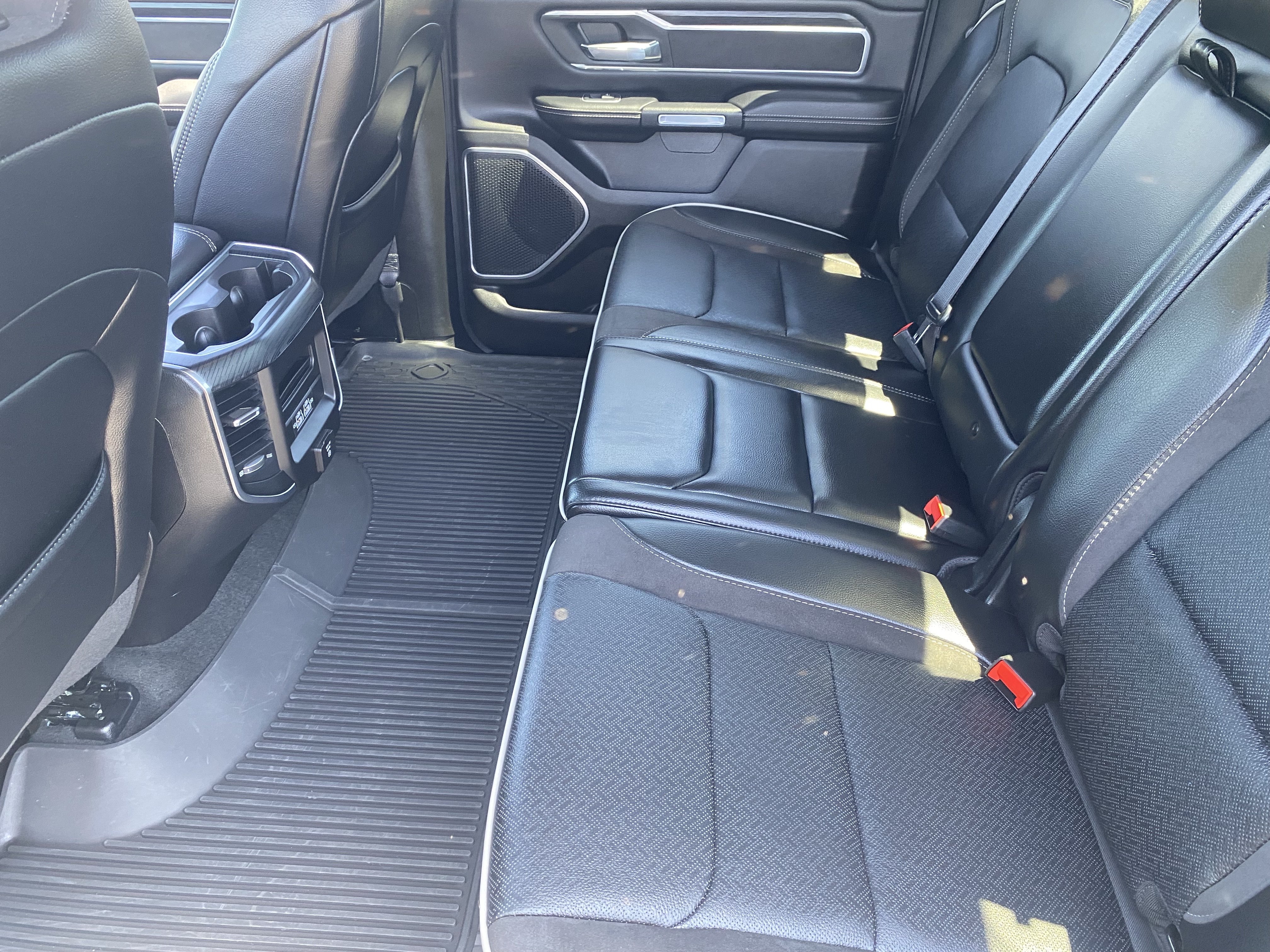 Used 2023 RAM 1500 Laramie AWD/4WD image 15