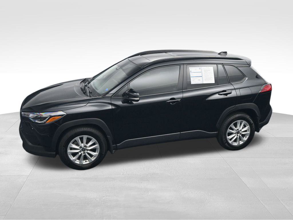 Used 2024 Toyota Corolla Cross LE w/ Moonroof Package FWD image 32