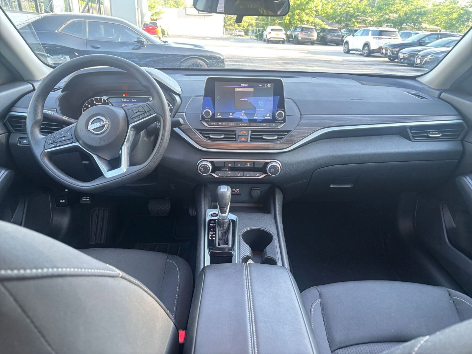Used 2025 Nissan Altima 2.5 SV FWD image 33