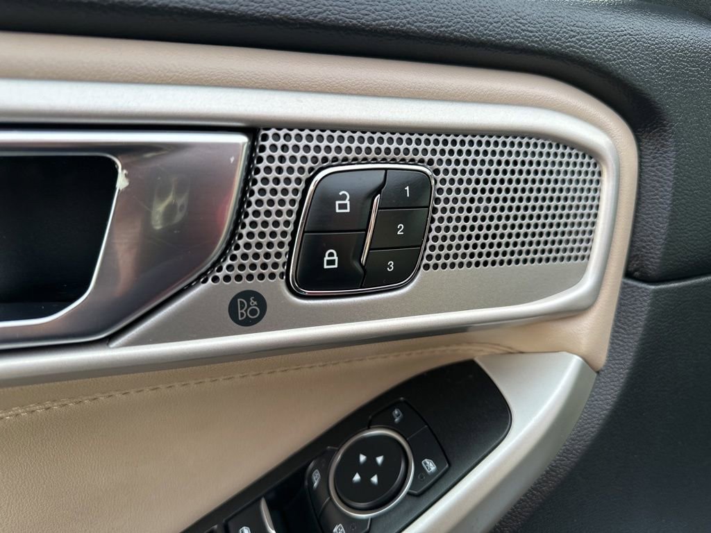 Used 2020 Ford Explorer Limited image 11