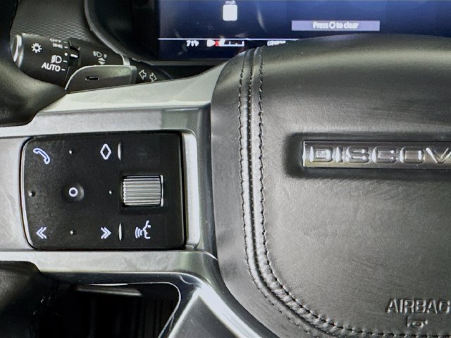 Used 2023 Land Rover Discovery Metropolitan Edition AWD/4WD image 11