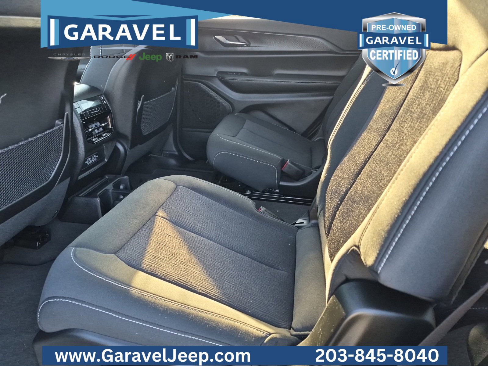 Used 2024 Jeep Grand Cherokee L Laredo image 3
