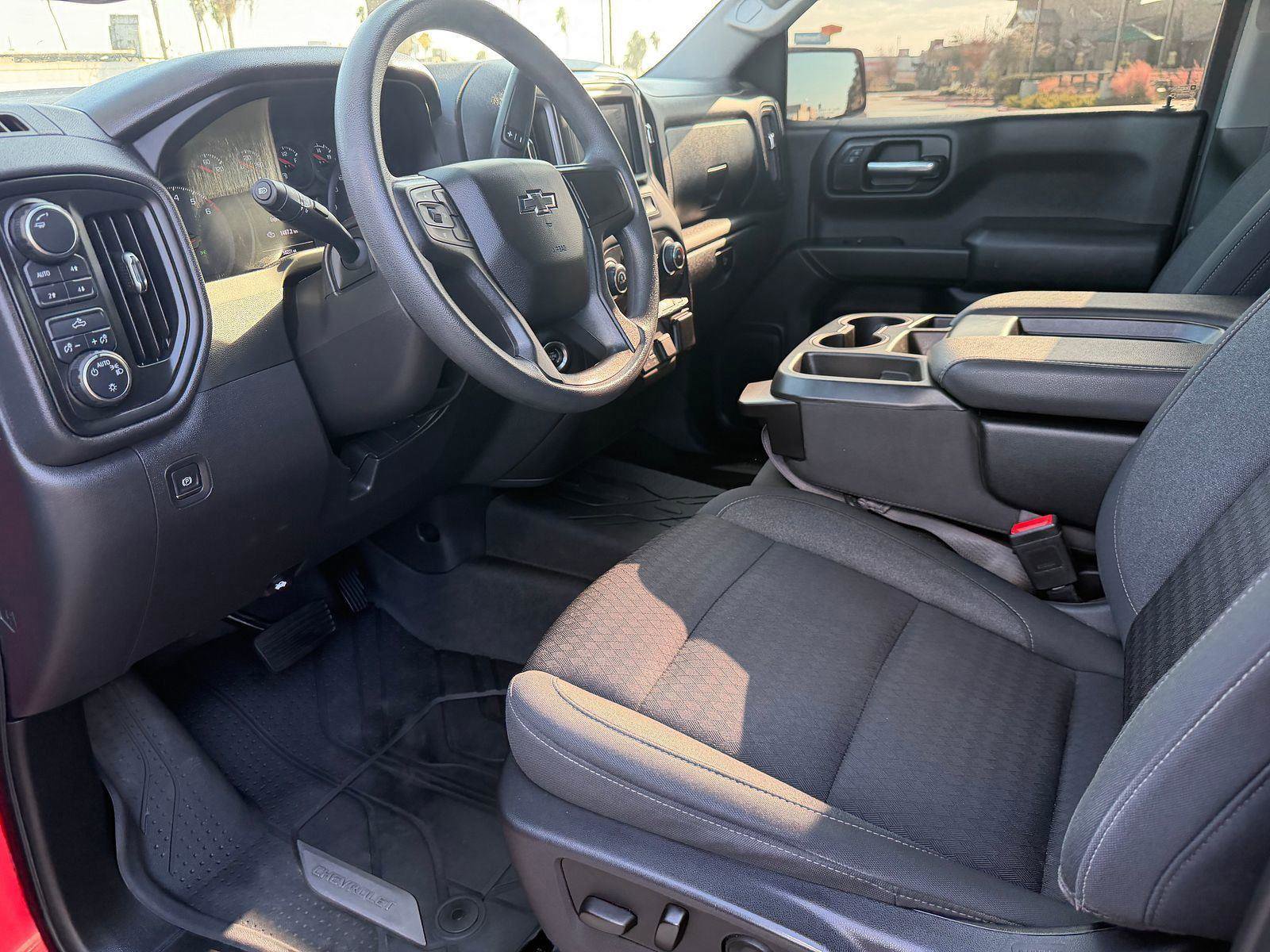 Used 2024 Chevrolet Silverado 1500 Custom Trail Boss w/ LPO, Dark Essentials Package image 3