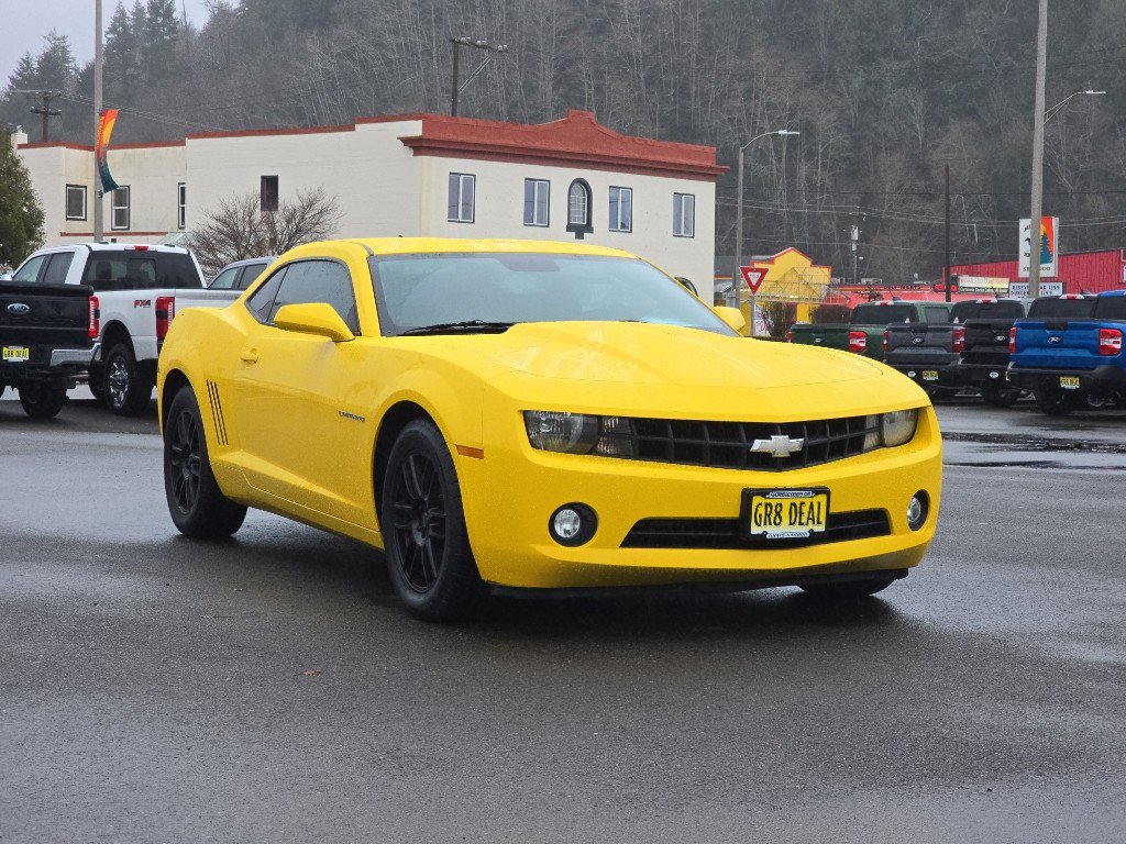 Used 2011 Chevrolet Camaro LT image 2