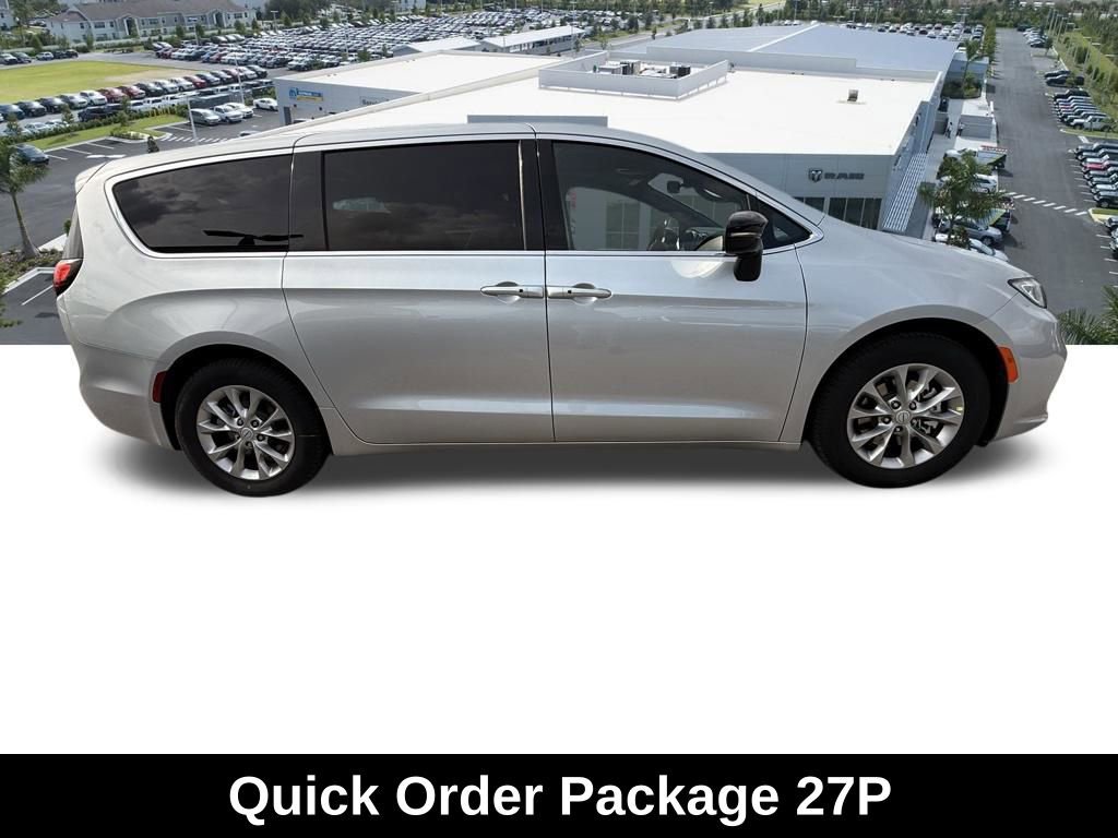 New 2026 Chrysler Pacifica Limited FWD image 3