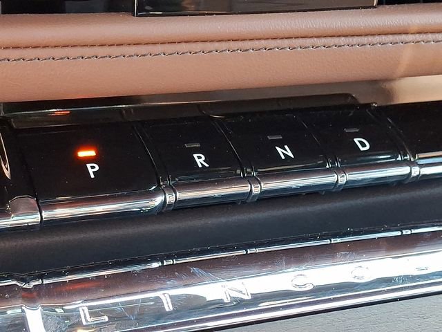 Used 2025 Lincoln Aviator Reserve w/ Equipment Group 201A image 15