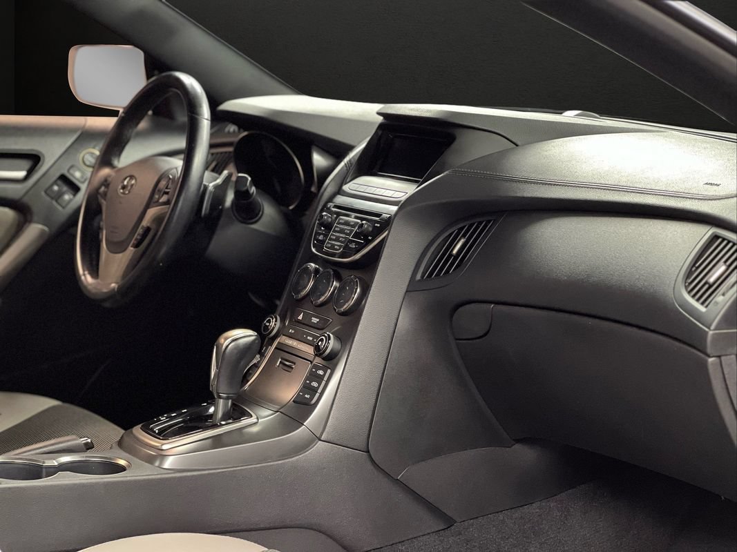 Used 2016 Hyundai Genesis 3.8 RWD image 17