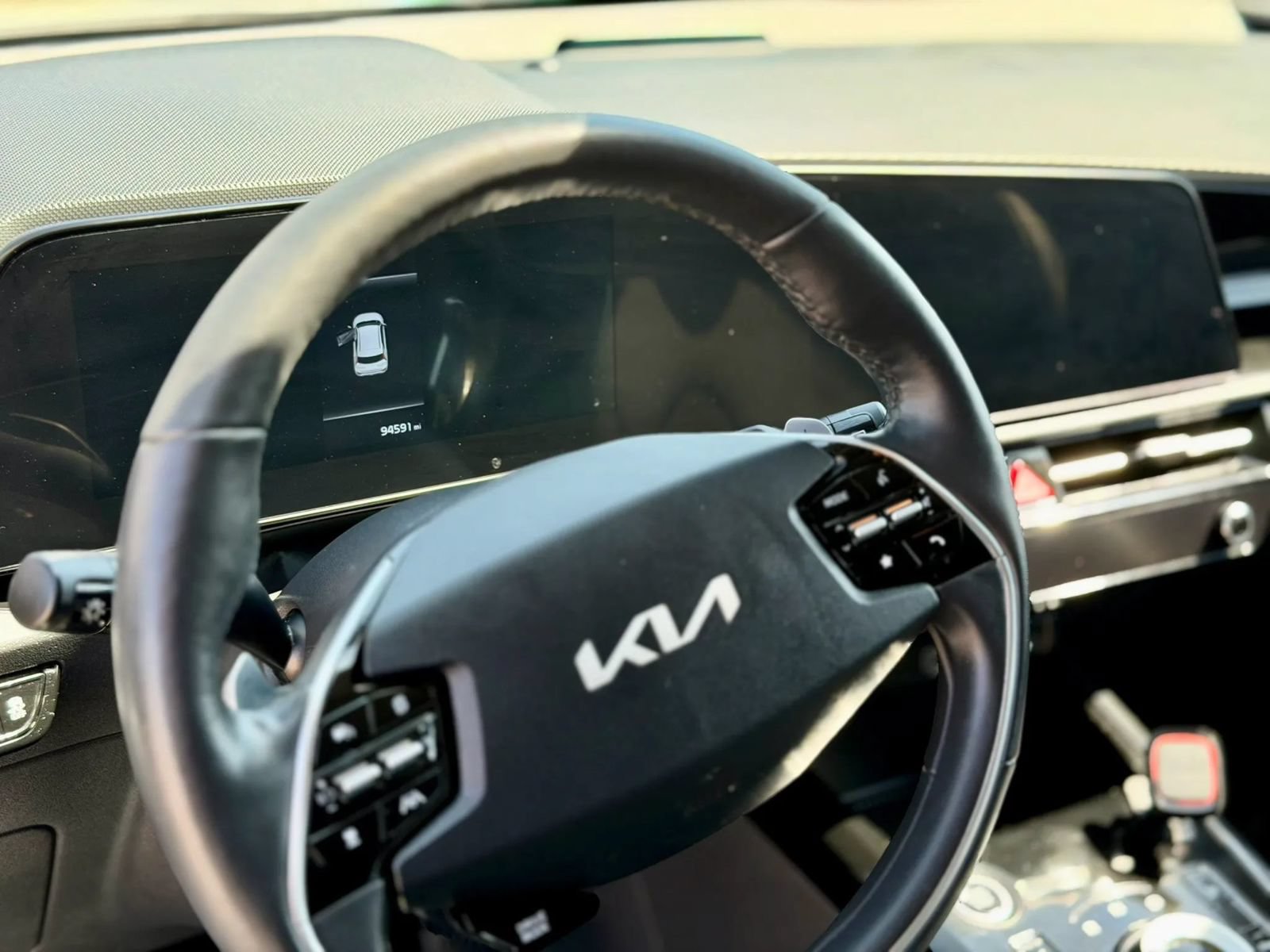 Used 2024 Kia Niro EX w/ EX Cold Weather Package FWD image 16