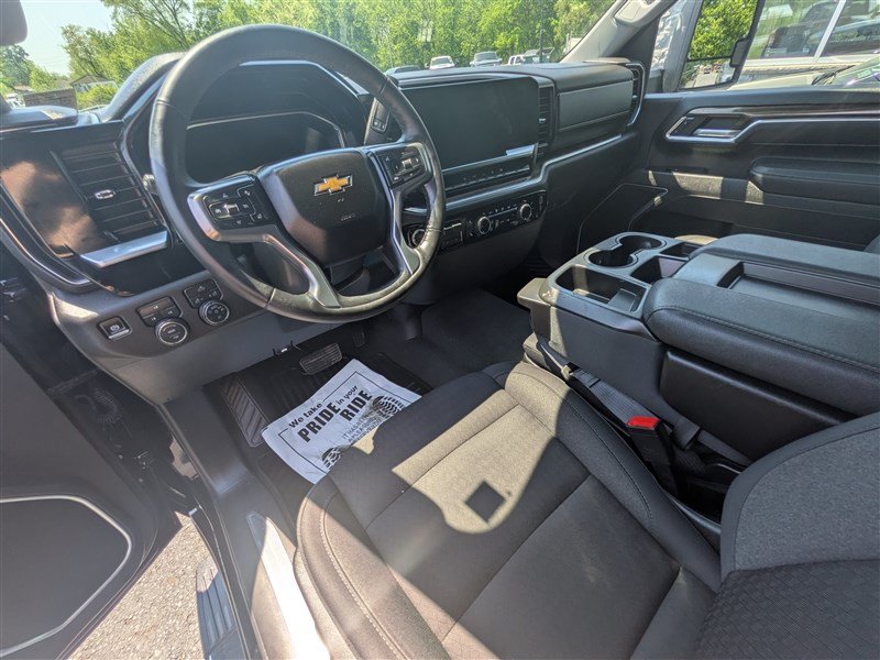 Used 2025 Chevrolet Silverado 2500 LT w/ Convenience Package AWD/4WD image 16