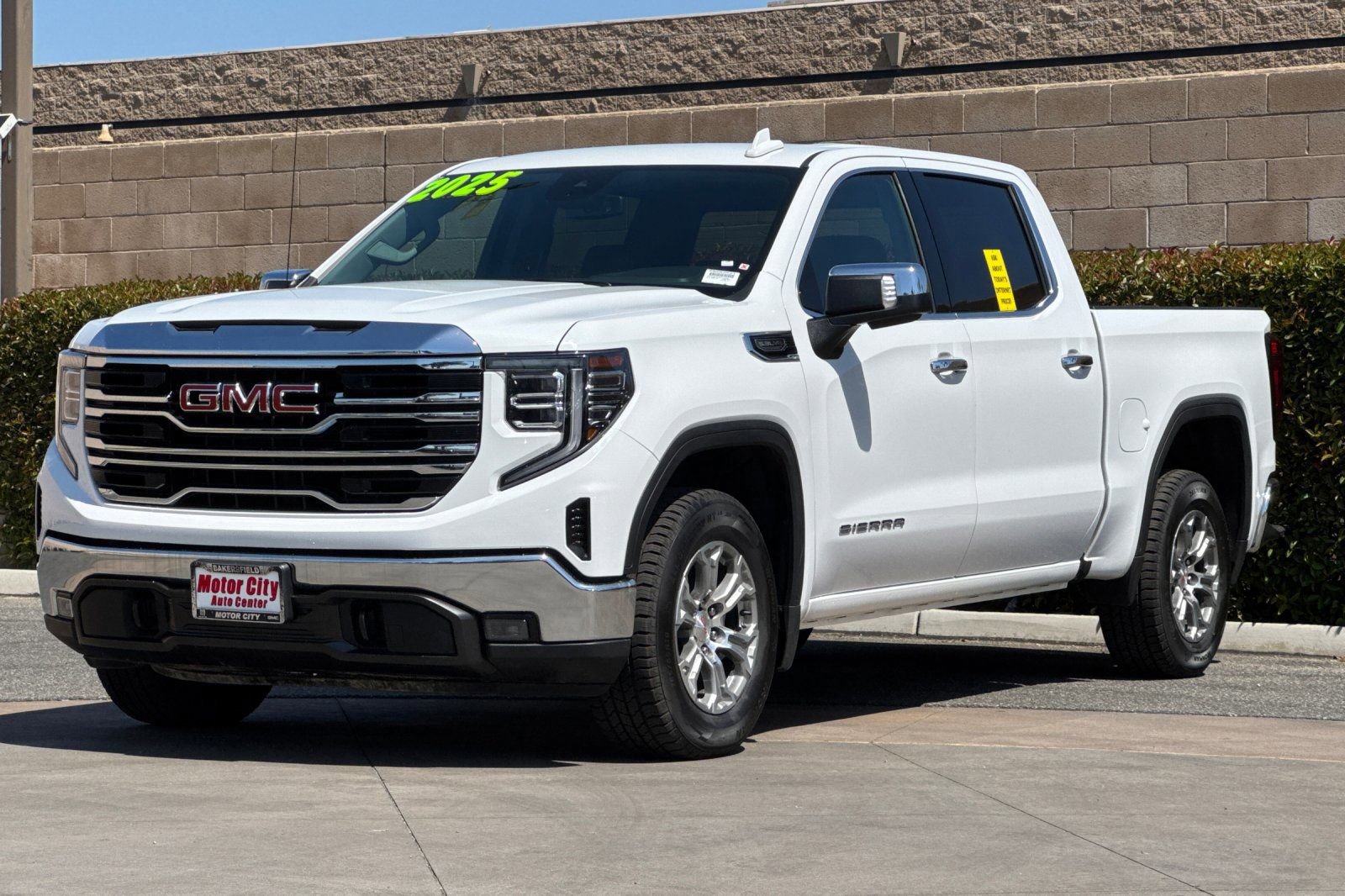 Certified 2025 GMC Sierra 1500 SLT RWD image 8