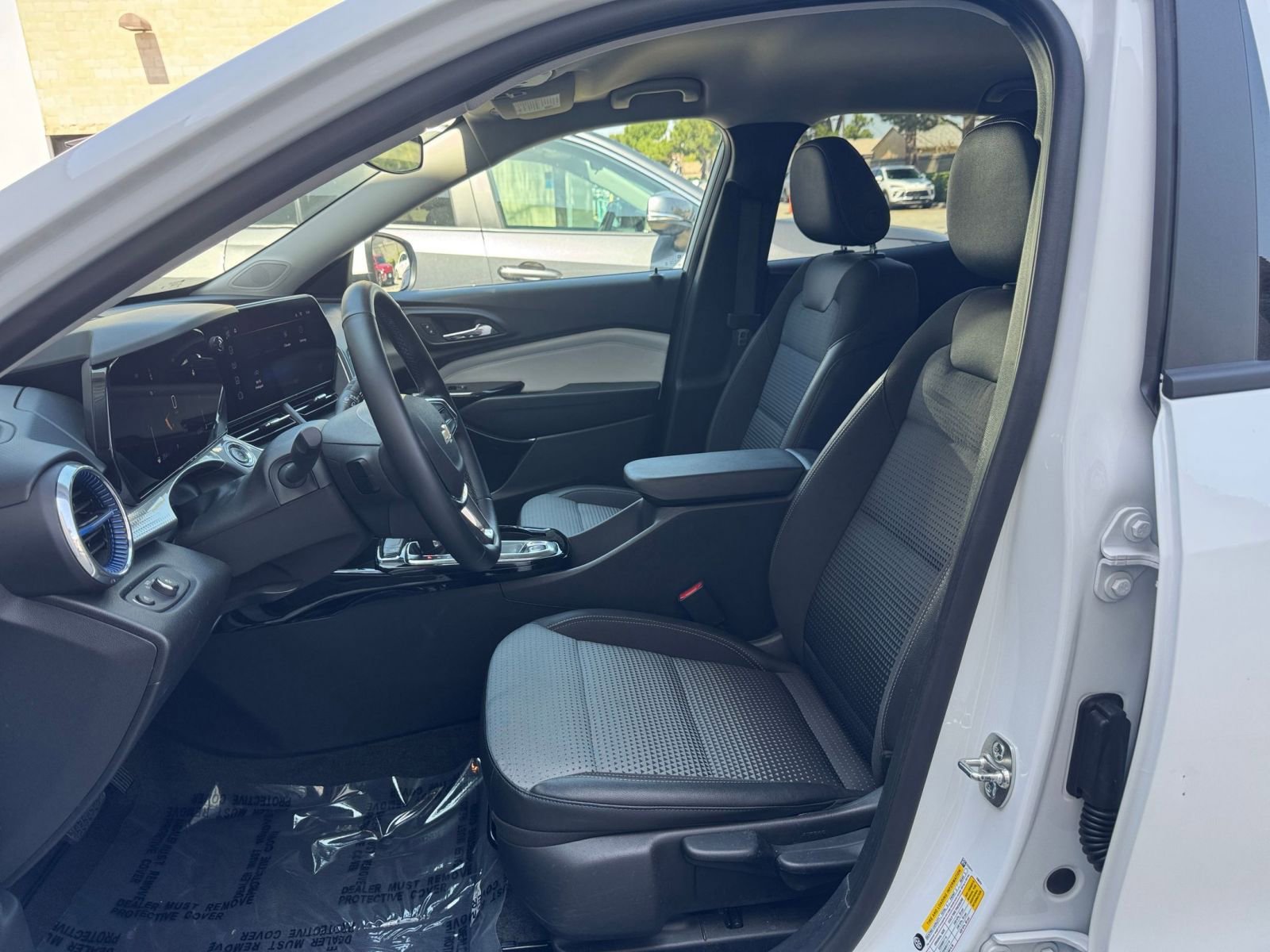 Used 2025 Chevrolet Trax LT w/ LT Convenience Package image 27