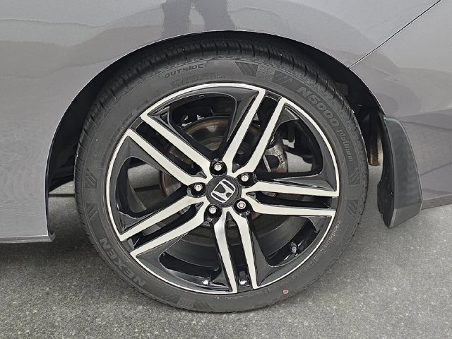 Used 2017 Honda Accord Touring image 33