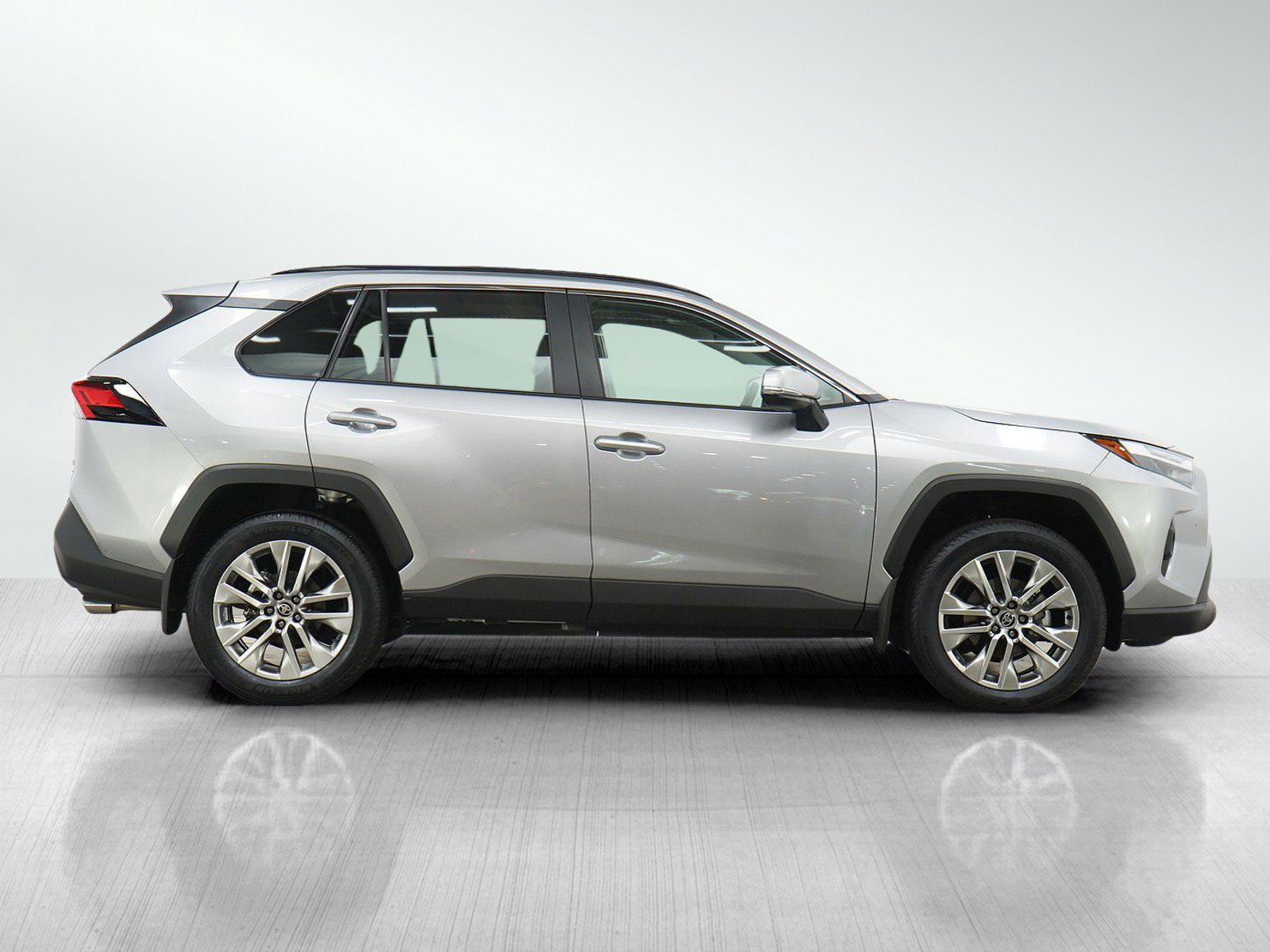 Used 2025 Toyota RAV4 XLE Premium w/ Weather Package AWD/4WD image 6