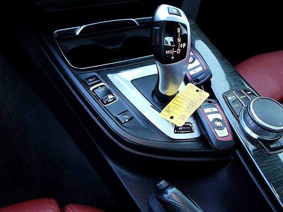 Used 2018 BMW 330e image 10