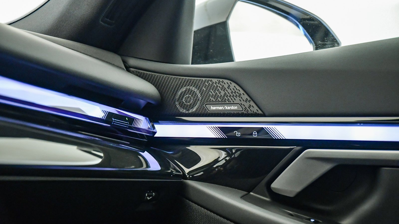 Used 2025 BMW i5 xDrive40 w/ Premium Package image 26