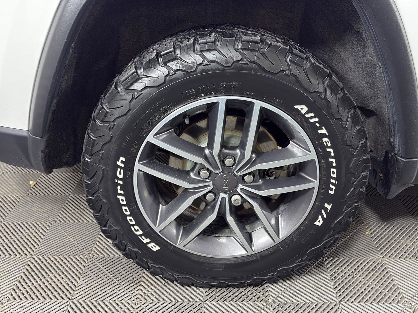 Used 2019 Jeep Grand Cherokee Limited w/ Luxury Group II image 14