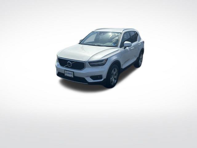 Used 2022 Volvo XC40 T4 Momentum