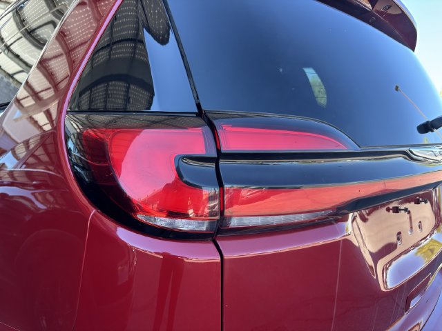 Used 2025 Chrysler Pacifica Select FWD image 10