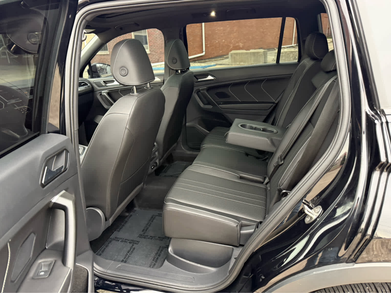 Used 2024 Volkswagen Tiguan SE R-Line AWD/4WD image 11