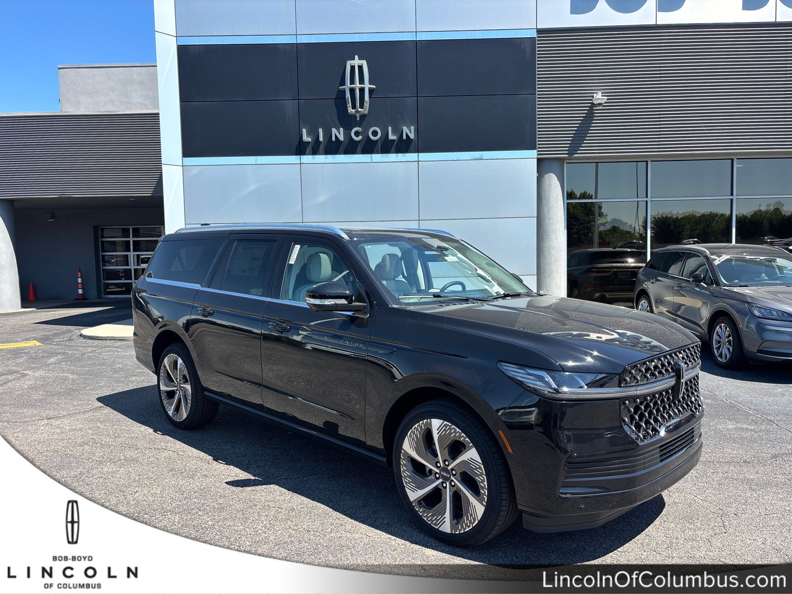 New 2026 Lincoln Navigator L Black Label AWD/4WD image 1