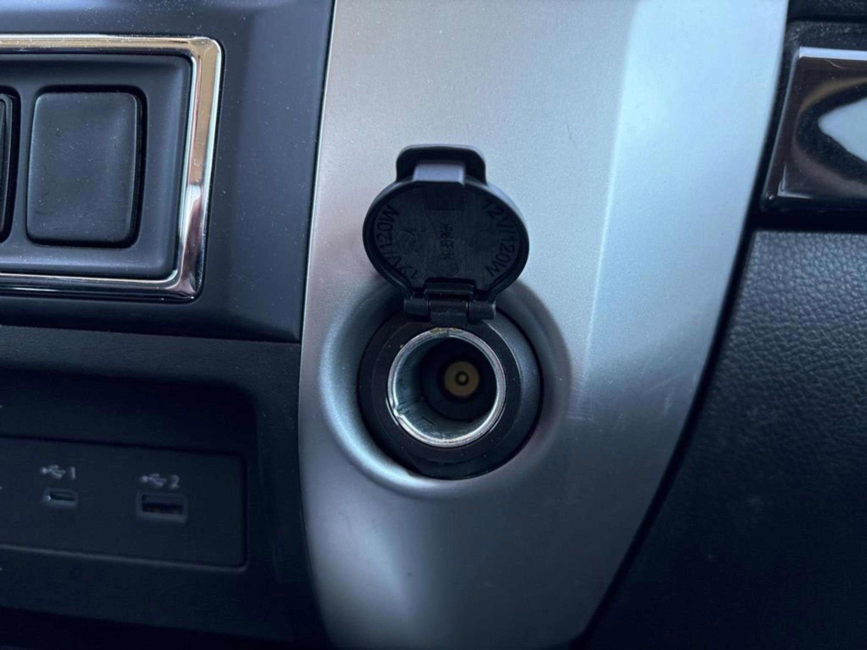 Used 2020 Nissan Titan SV w/ SV Convenience Package image 21