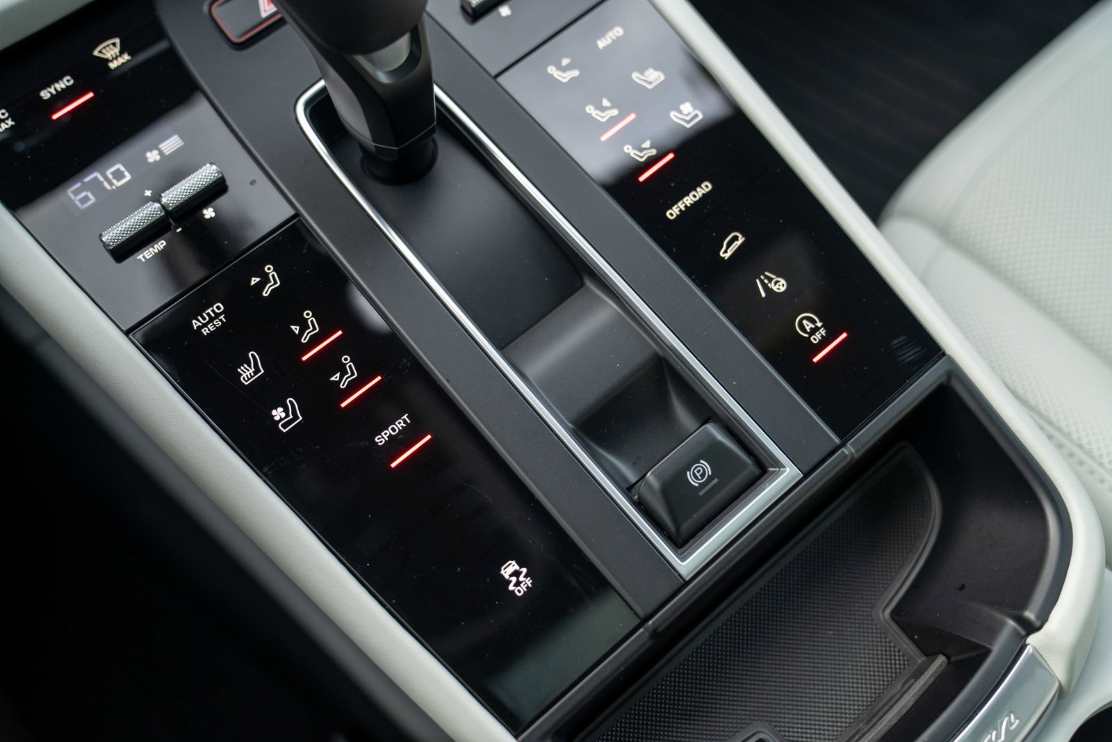 Certified 2025 Porsche Macan image 20