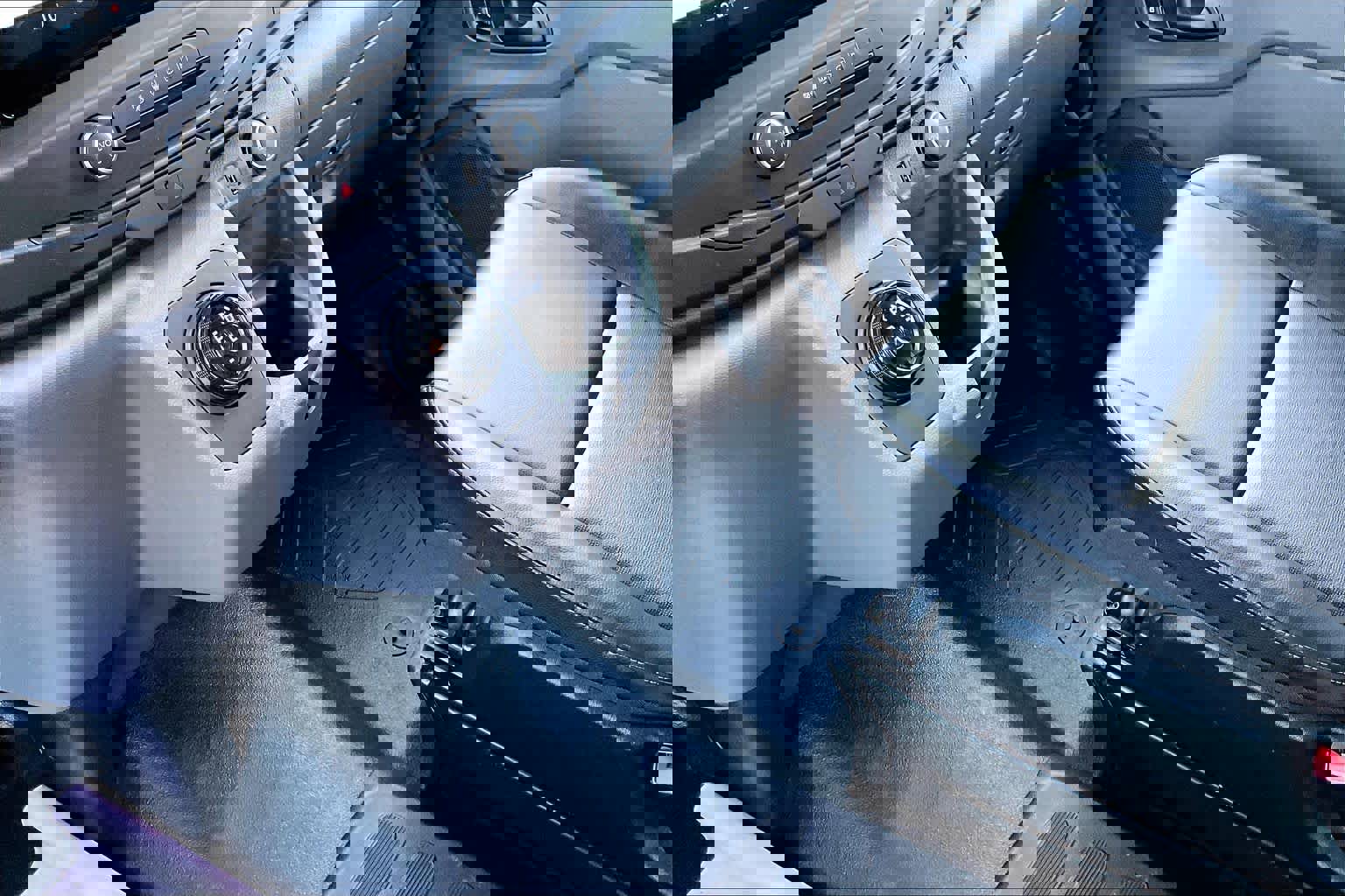 Used 2022 Ford E-Transit Medium Roof image 16