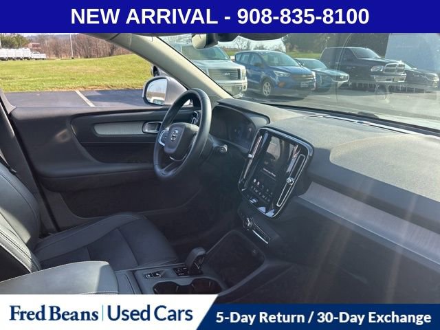 Used 2025 Volvo XC40 B5 Core w/ Protection Package Premier image 10