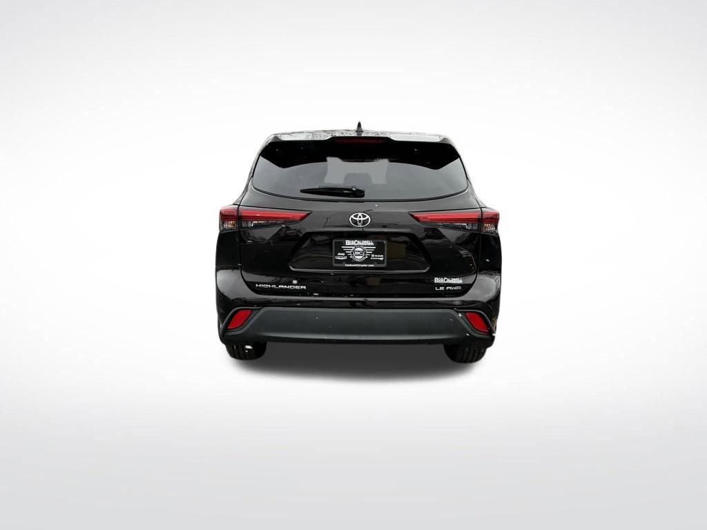 Used 2021 Toyota Highlander LE image 6