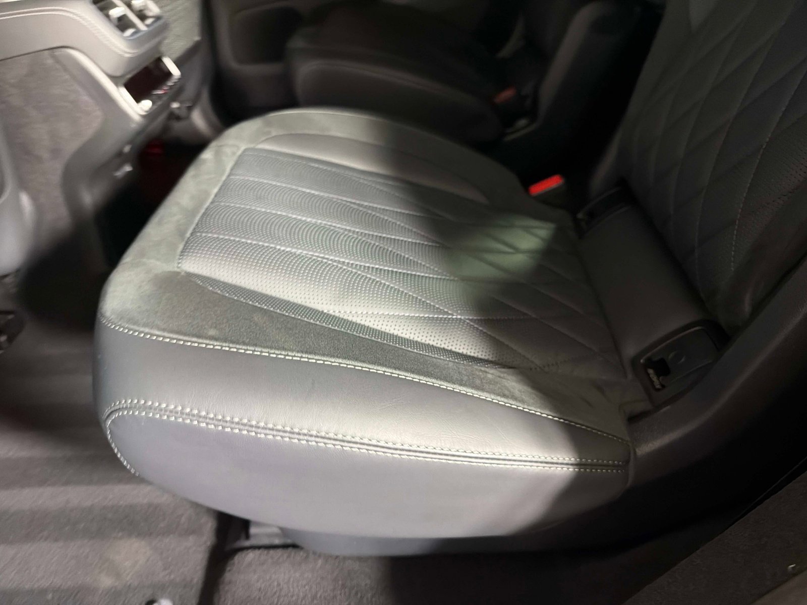 Used 2024 Mercedes-Benz GLS 63 AMG 4MATIC image 32