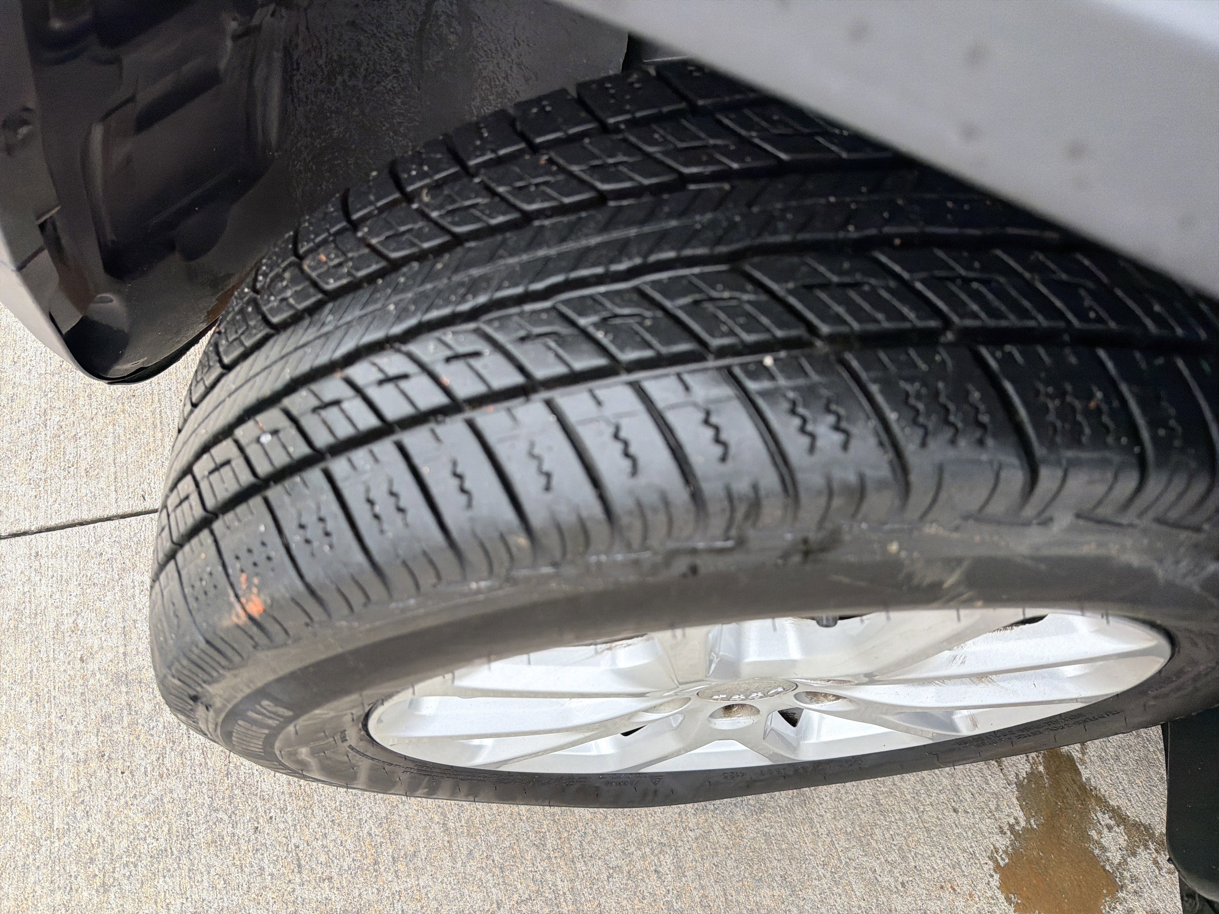 Used 2018 Jeep Cherokee Latitude Plus image 12