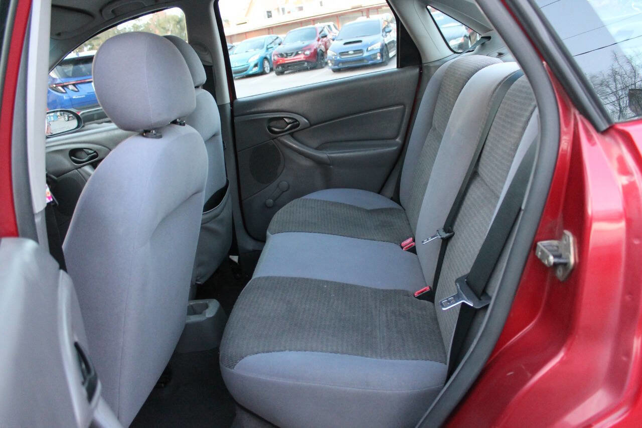 Used 2004 Ford Focus LX FWD image 25
