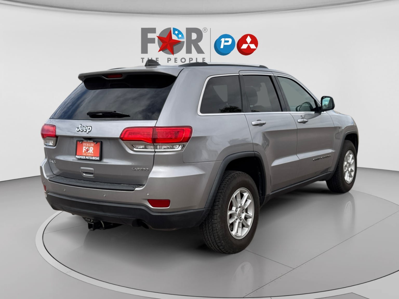 Used 2019 Jeep Grand Cherokee Laredo AWD/4WD image 5