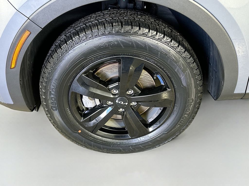 Certified 2023 Kia Sorento LX AWD/4WD image 12