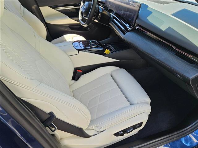 Used 2024 BMW 530i w/ Convenience Package RWD image 19