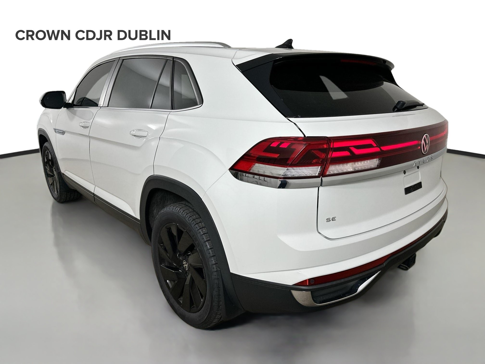 Used 2024 Volkswagen Atlas Cross Sport SE w/ Panoramic Sunroof Package FWD image 7