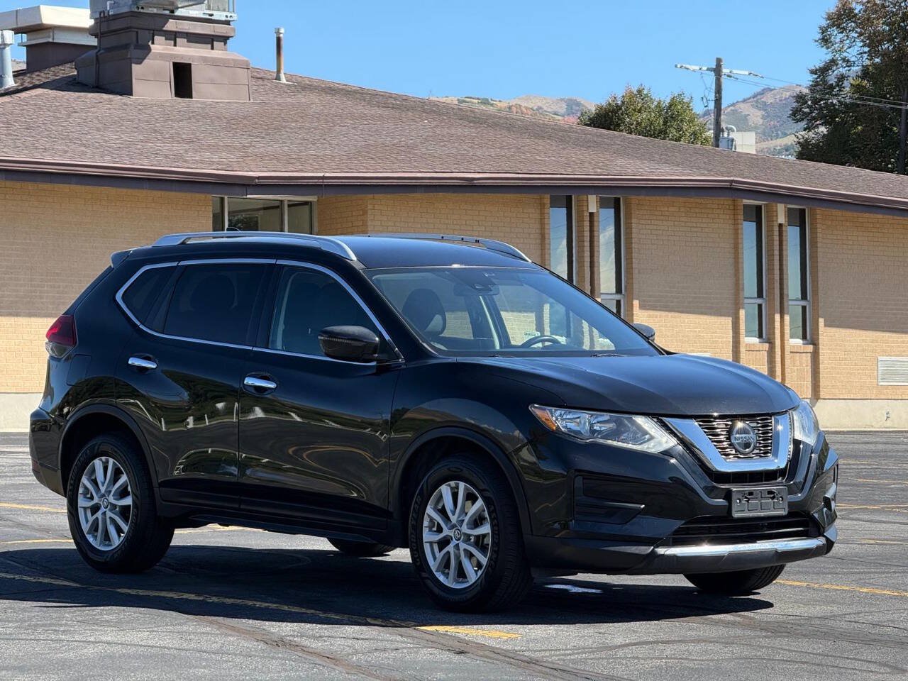 Used 2020 Nissan Rogue S w/ Special Edition Package FWD image 7
