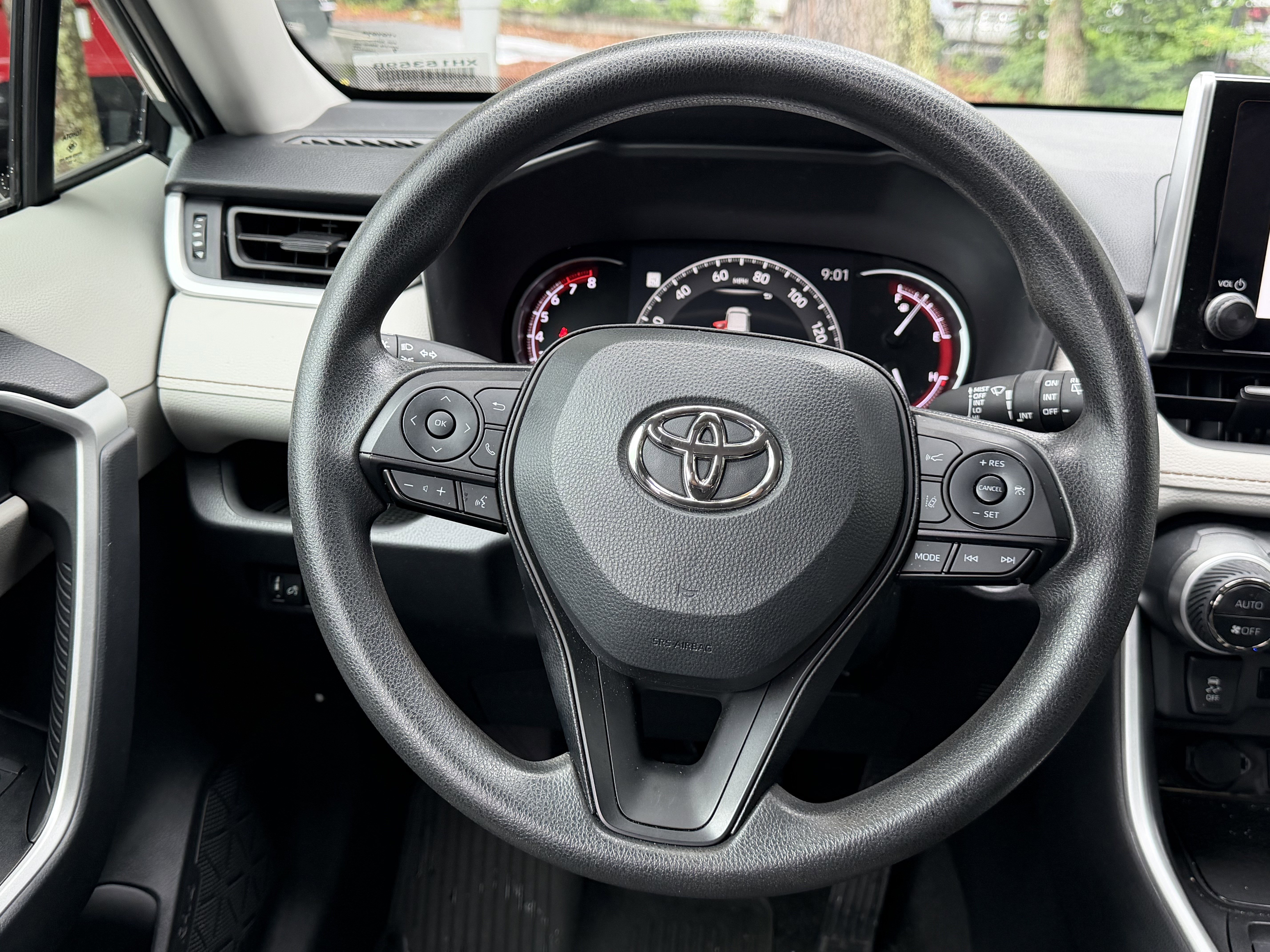 Used 2023 Toyota RAV4 XLE FWD image 34