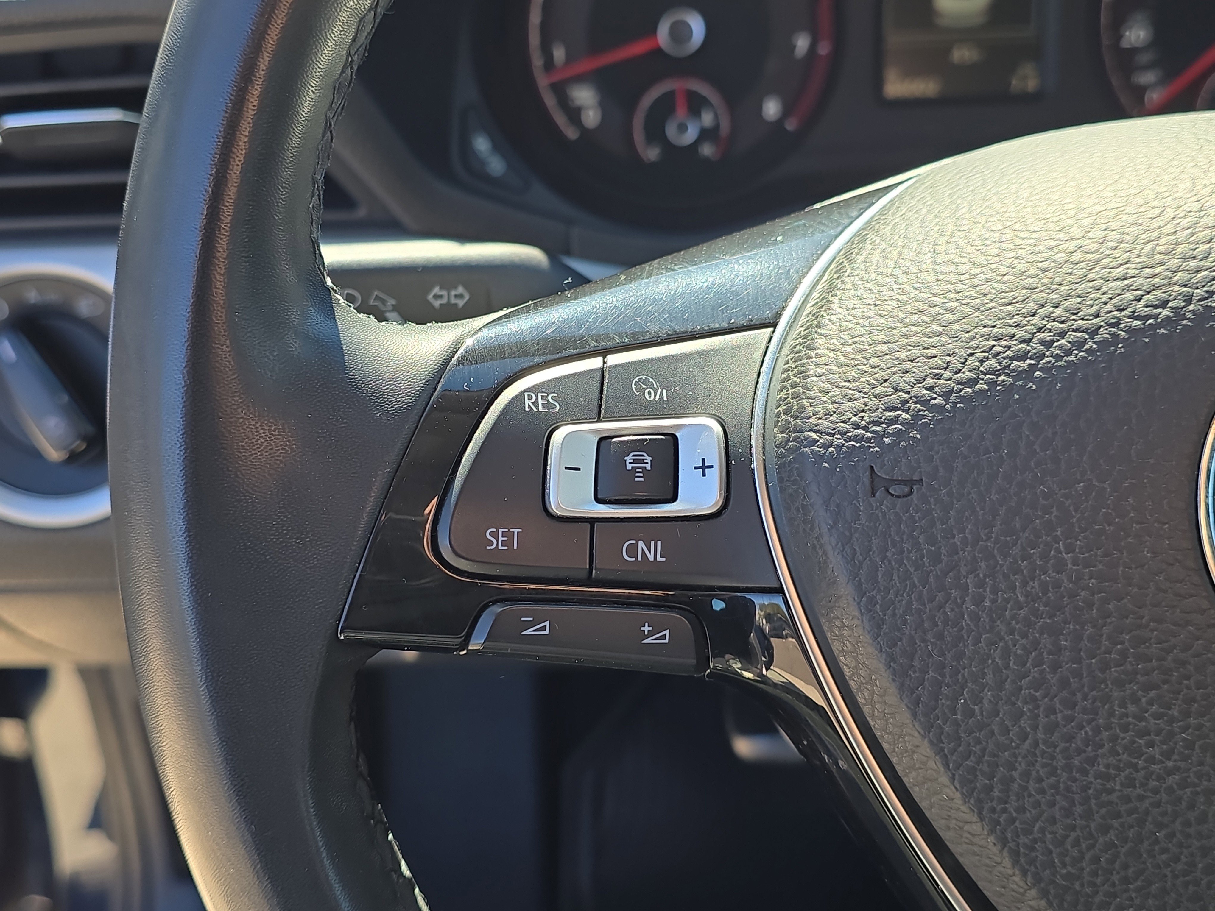 Used 2022 Volkswagen Passat 2.0T SE image 30