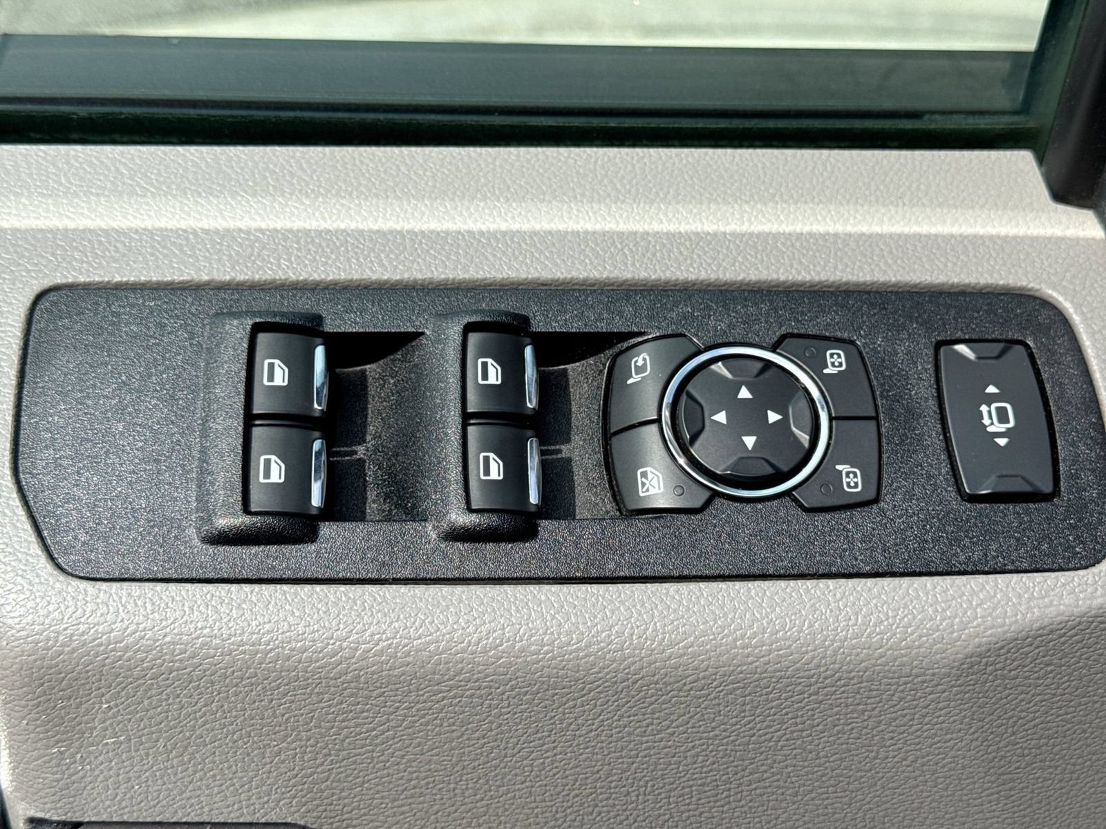 Used 2020 Ford F250 XLT w/ XLT Premium Package AWD/4WD image 19