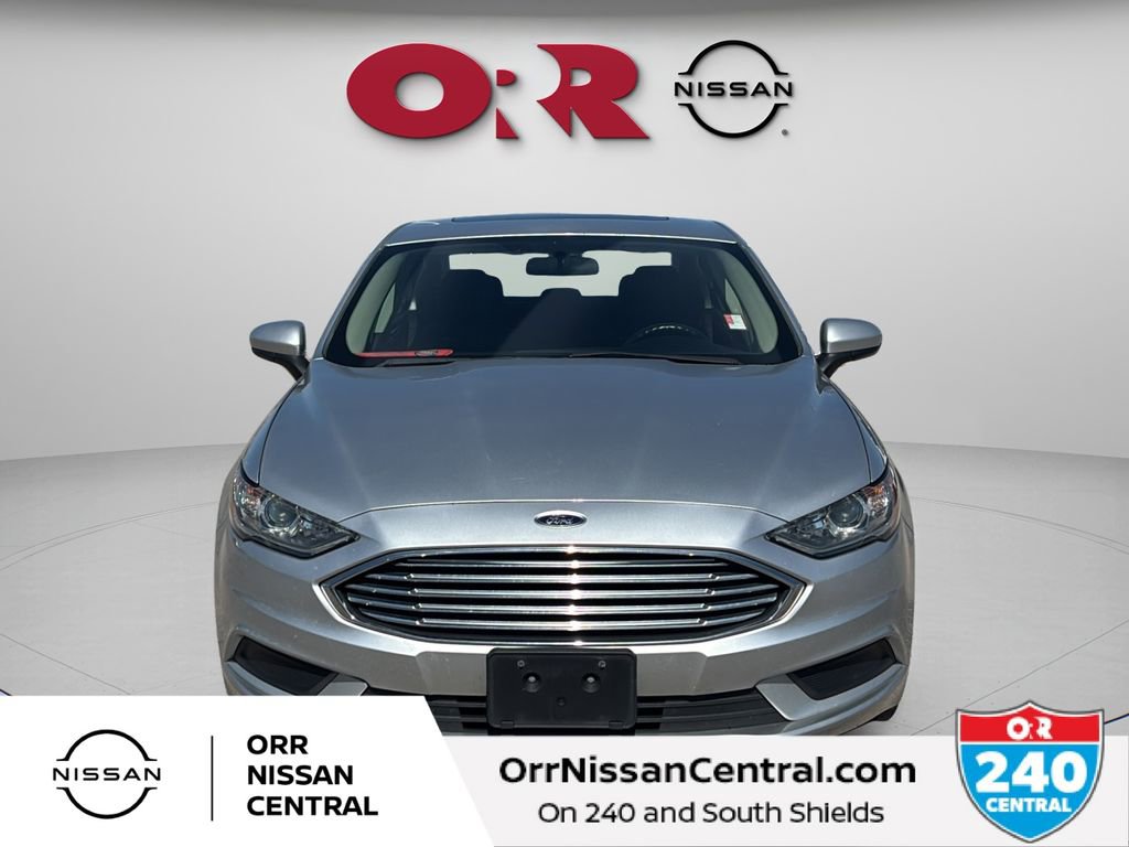 Used 2018 Ford Fusion SE w/ Fusion SE Technology Package FWD image 2