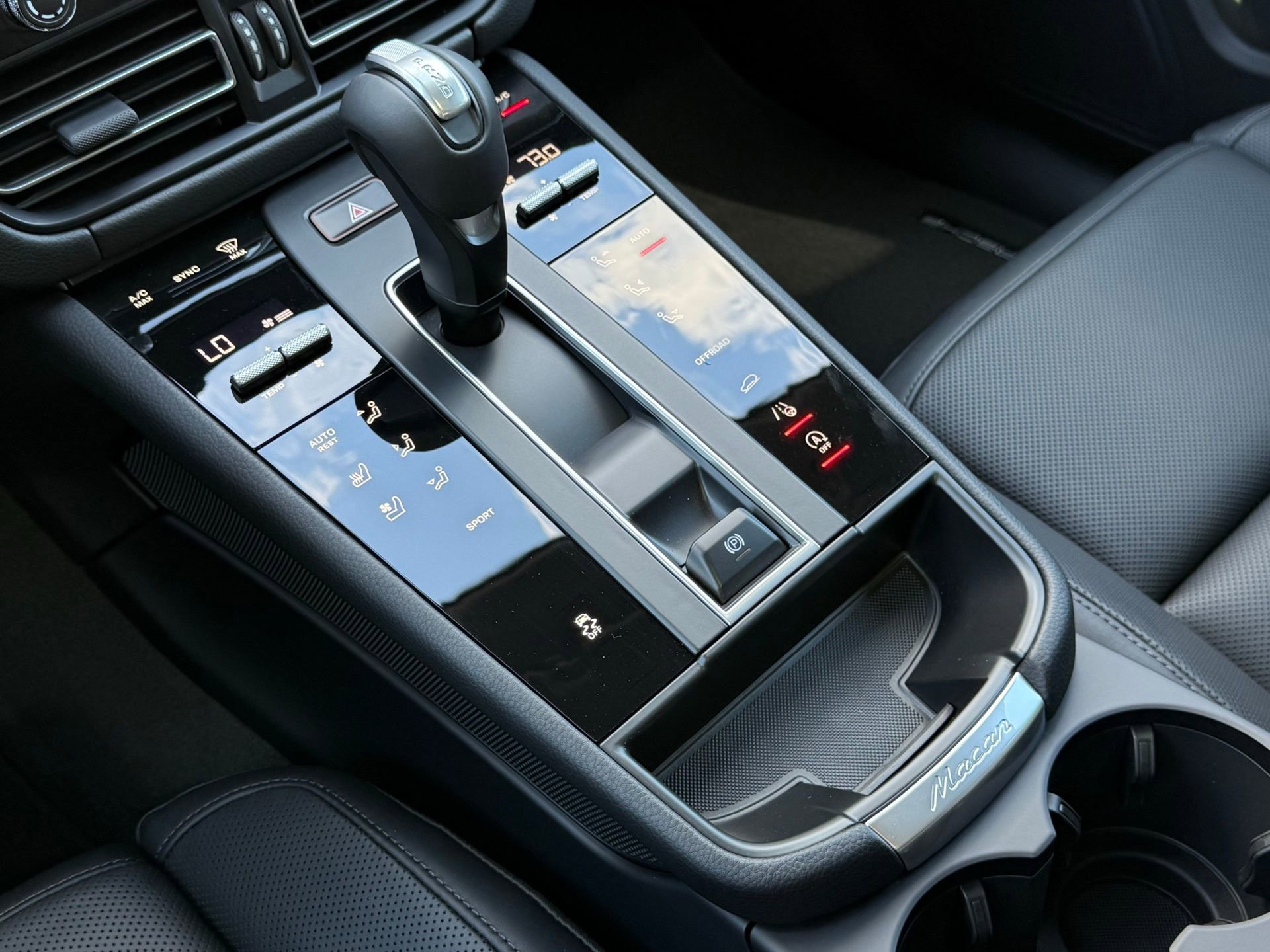 Used 2025 Porsche Macan image 22