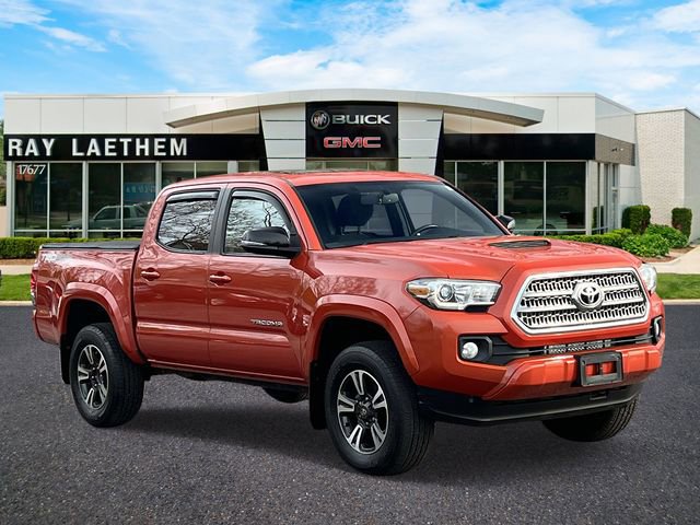 Used 2017 Toyota Tacoma TRD Off-Road image 6