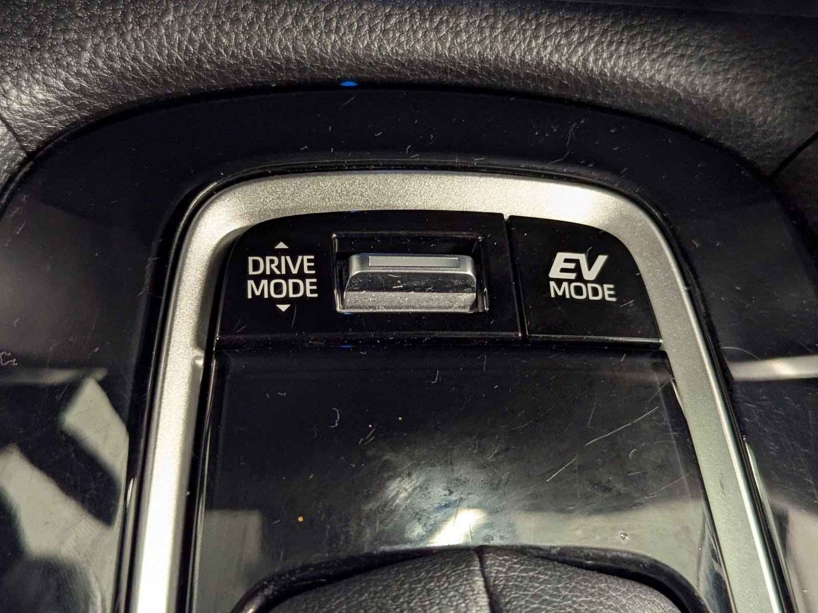 Used 2023 Toyota Corolla Cross XSE image 28