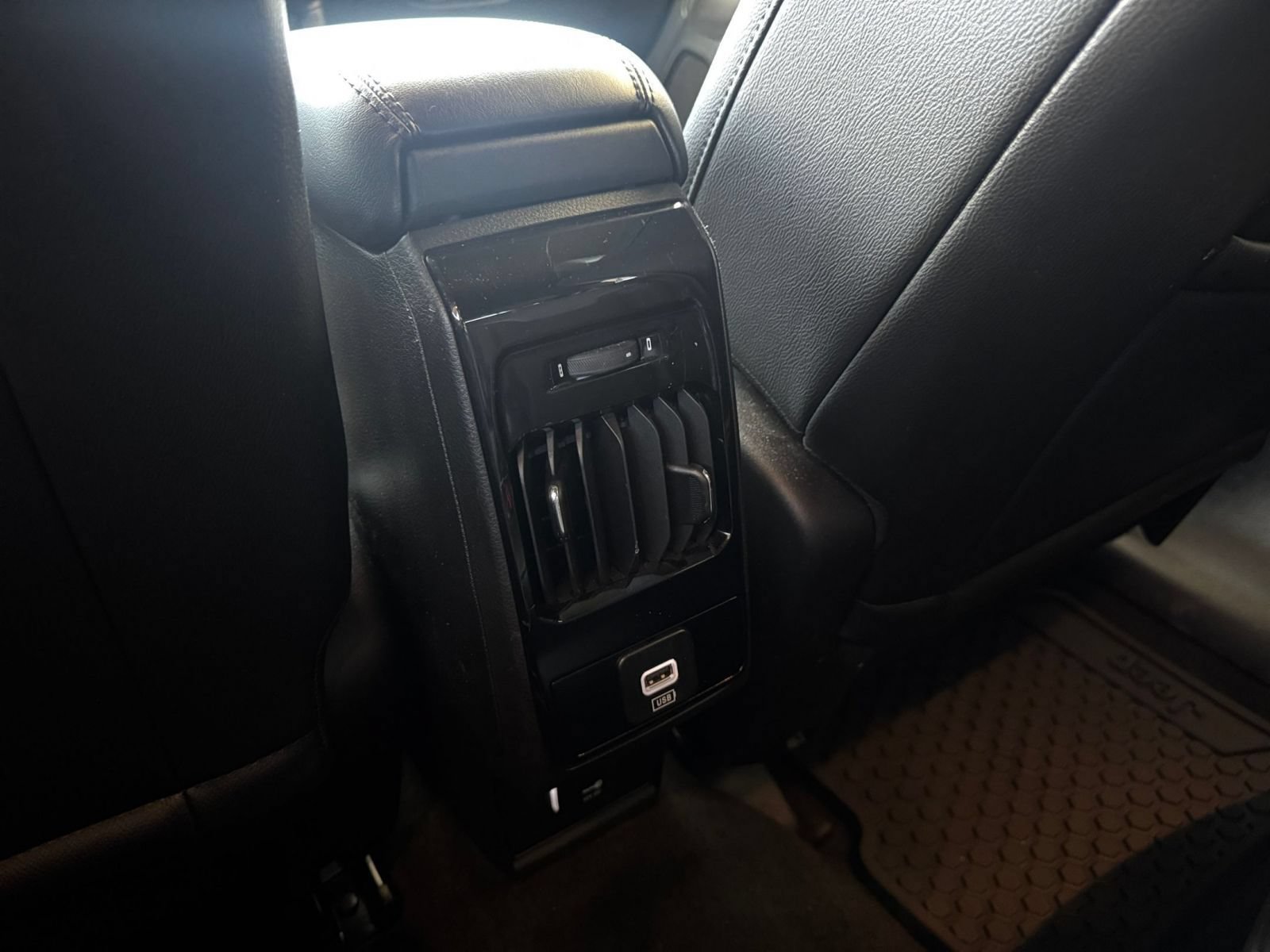 Used 2025 Jeep Compass Trailhawk AWD/4WD image 21